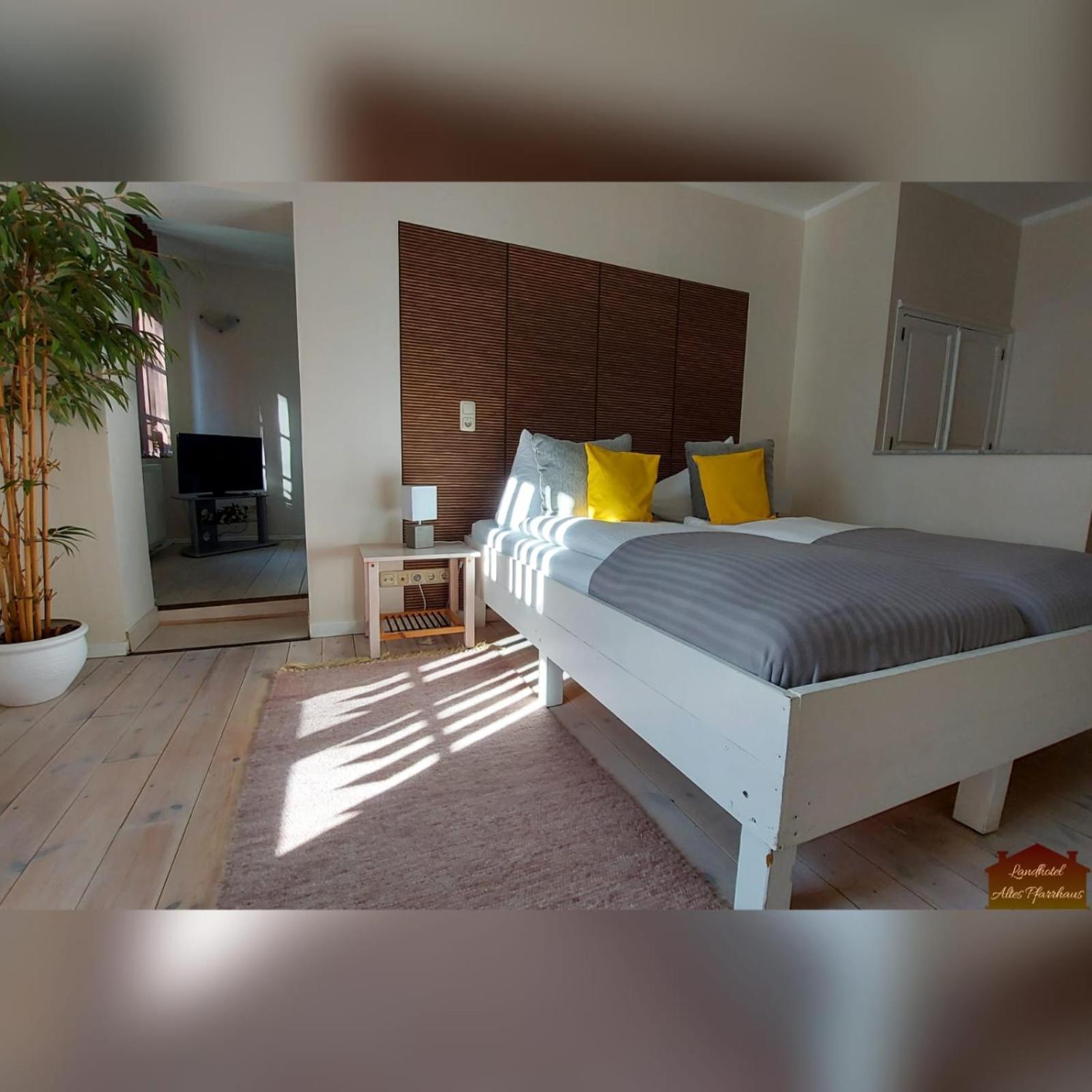 Hotelpension Pfarrhaus Alt Schwerin Bagian luar foto