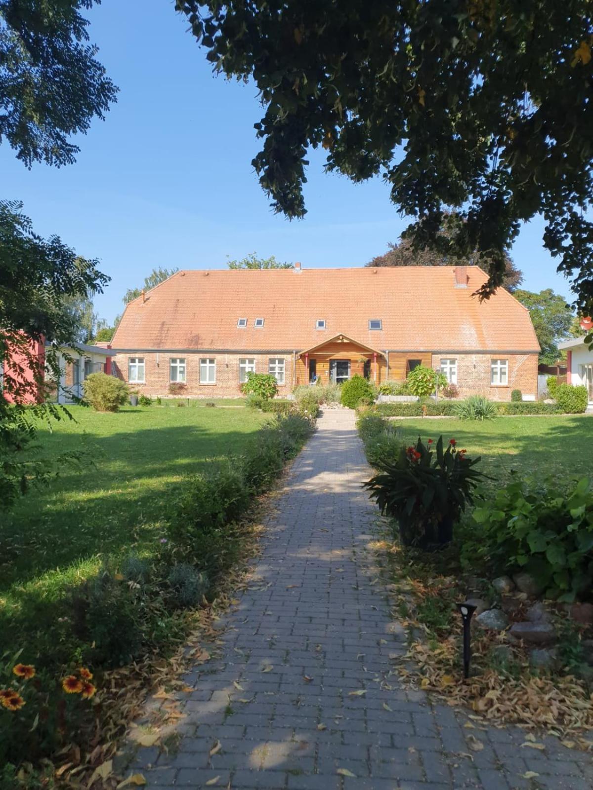 Hotelpension Pfarrhaus Alt Schwerin Bagian luar foto