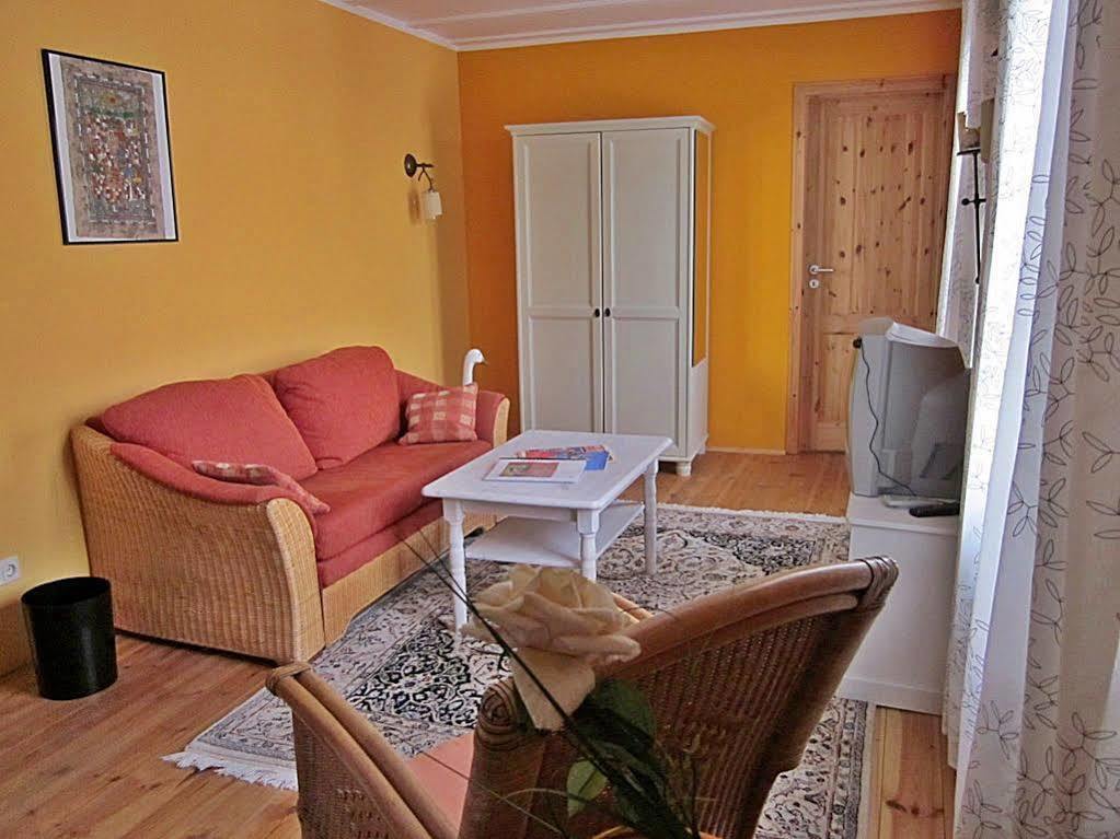 Hotelpension Pfarrhaus Alt Schwerin Bagian luar foto